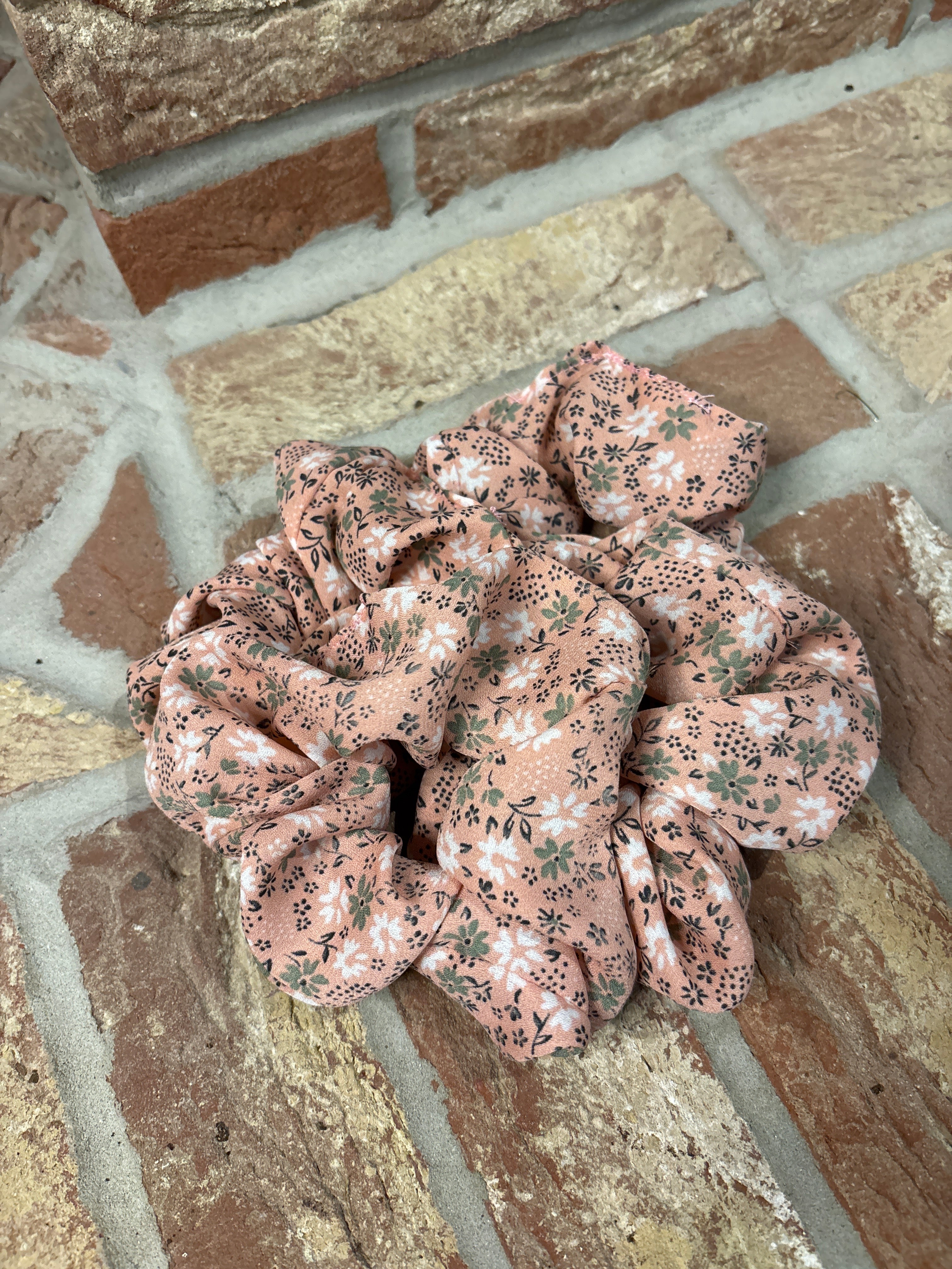 Standard Peach Floral Chiffon Scrunchie – Regular Size