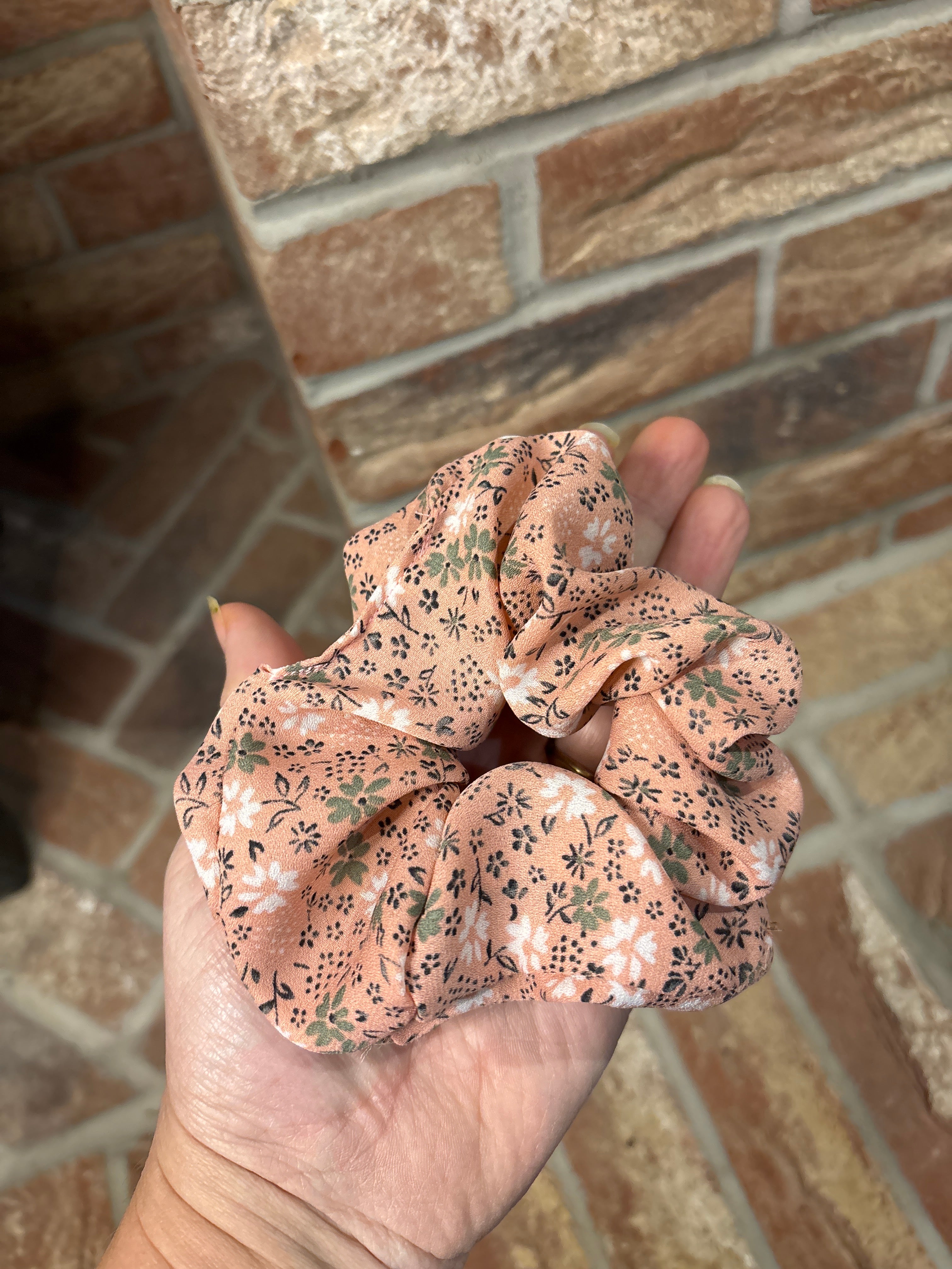 Standard Peach Floral Chiffon Scrunchie – Regular Size
