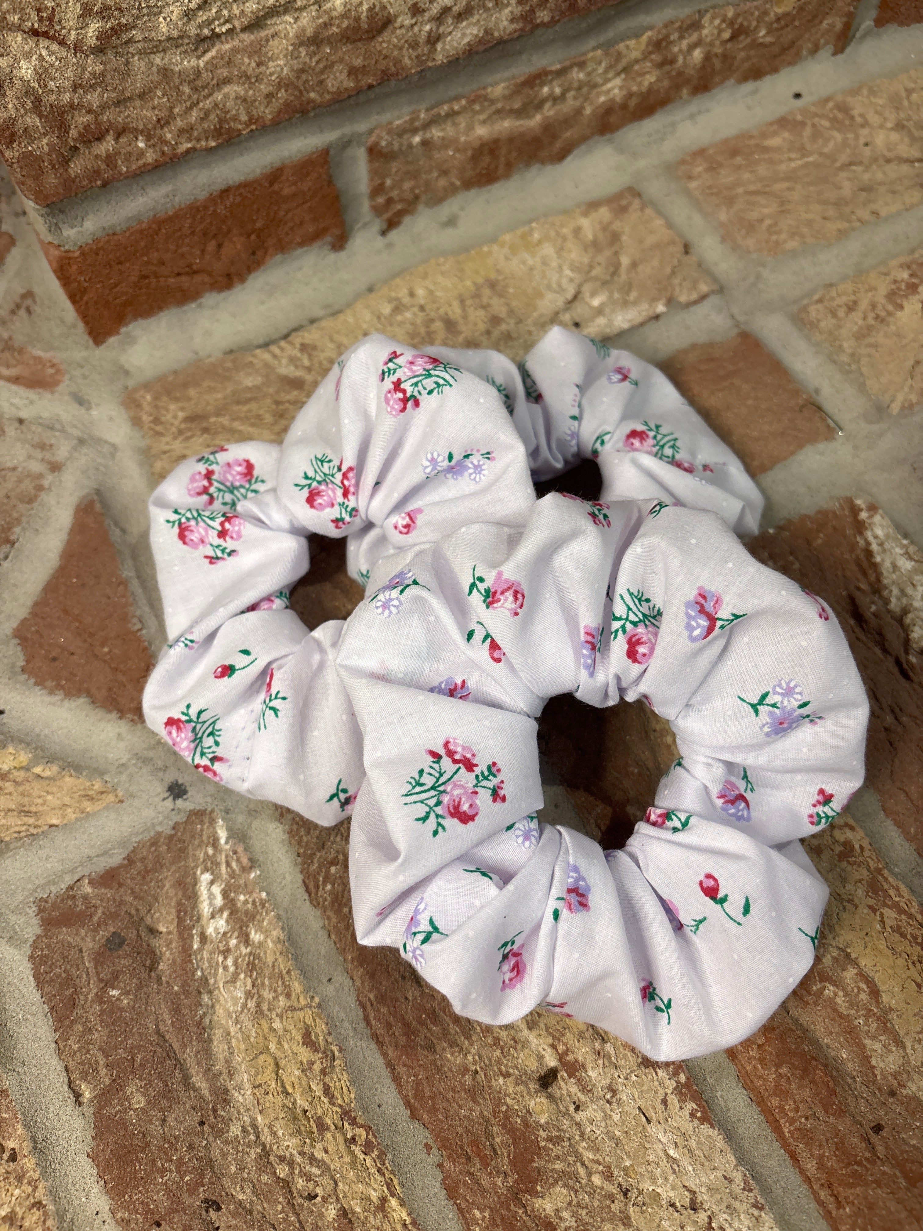 Regular Floral Blossom Scrunchie in White & Pink