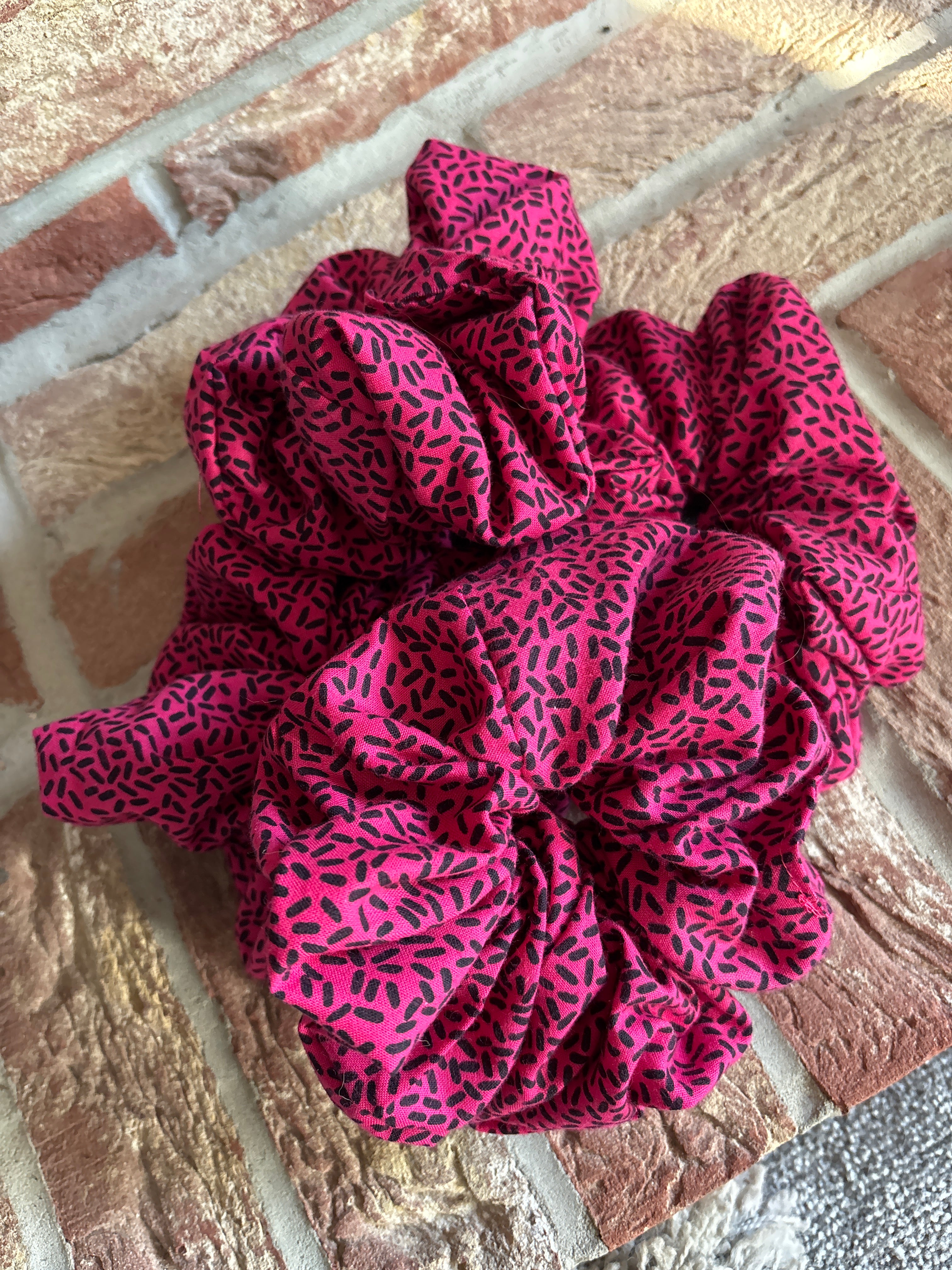 The Pink Confetti Jumbo Scrunchie: Highlights the speckled pattern.