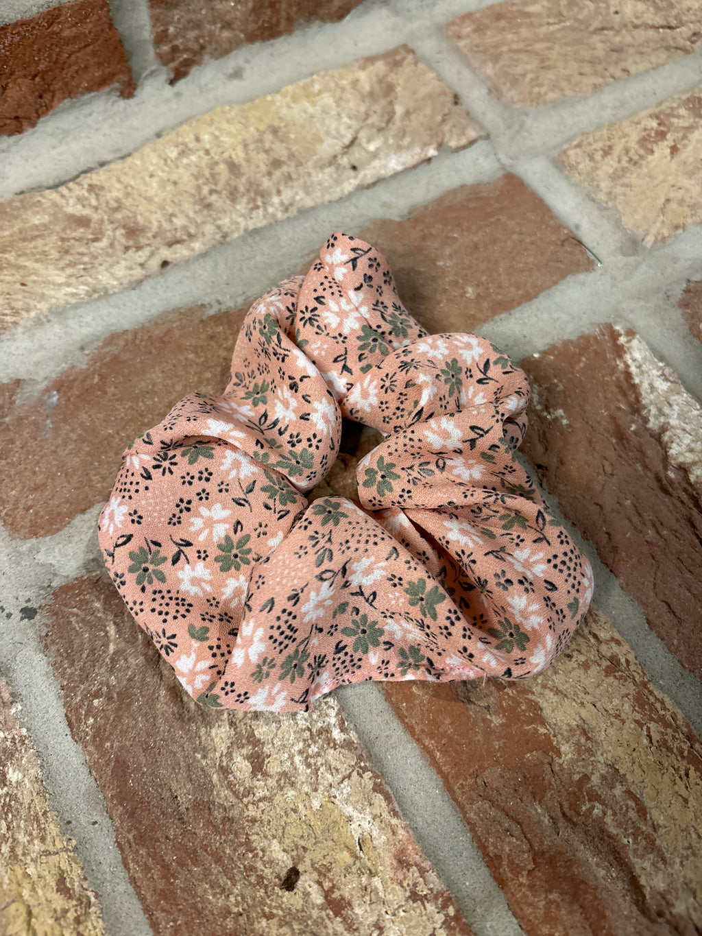 Standard Peach Floral Chiffon Scrunchie – Regular Size